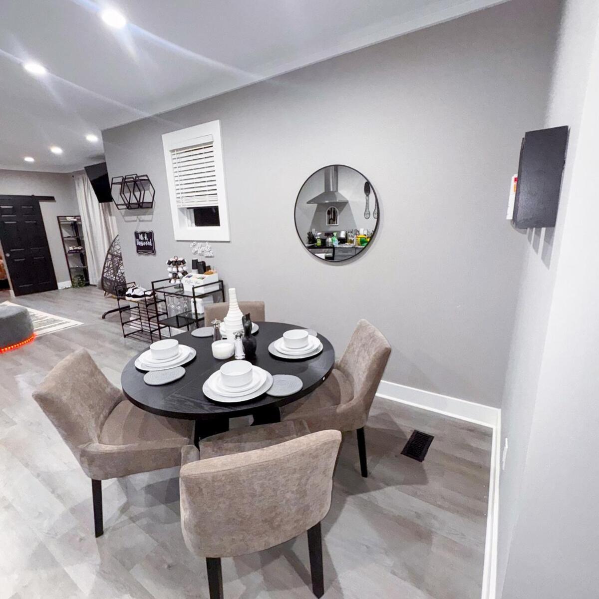 Chic Oasis 1 Miles From Dwtn Apartment *